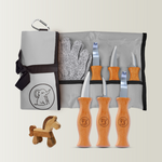 Schnitzset aus 3 Messern, Handschuhen und grauer Tasche